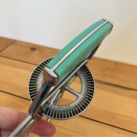 Maynard Manual Egg Beater Vintage Kitchen Hand Crank Whisk Aqua Green #54 - Picture 5 of 10